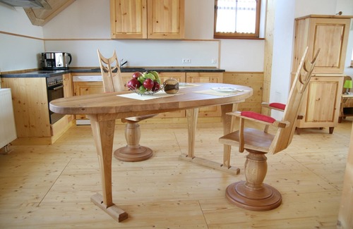 Mitterfecking Apartment | Beautiful Loft with Spa, Breakfast & Child-Friendly Comfort