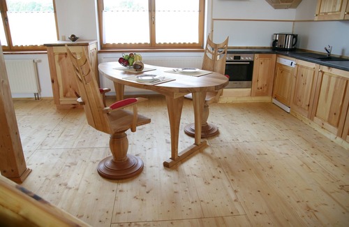 Mitterfecking Apartment | Beautiful Loft with Spa, Breakfast & Child-Friendly Comfort