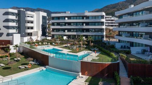 Fuengirola Apartment | Elegant Apartment in Higuerion with Pool and Terrace
