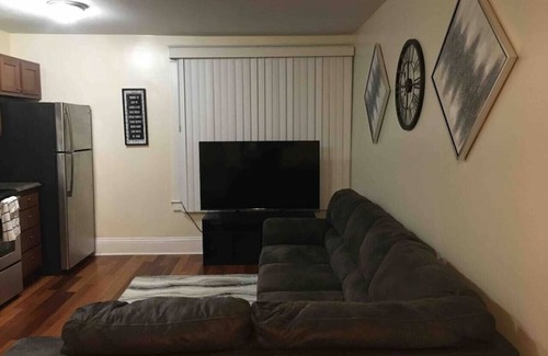 Niskayuna Apartment | luxery lounge with free parking