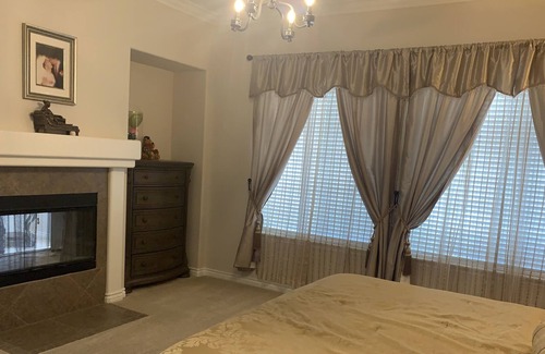 Alessandro Heights House | LuxHome Suite C: The luxurious Presidential Suite in a multi-unit-mansion