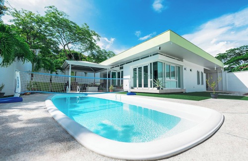 Esterillos Oeste Villa | Elegant Villa with Private Pool and Spa Amenities