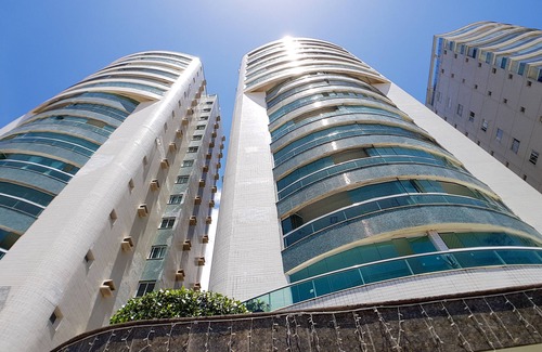 Praia de Itaparica Apartment | Seaside Comfort with Pool and Pet-Friendly Amenities