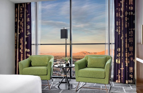 Las Vegas Strip Resort | Discover Luxor Hotel and Casino: Family-Friendly Retreat