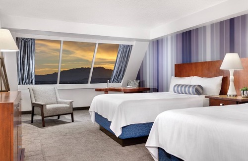 Las Vegas Strip Resort | Discover Luxor Hotel and Casino: Family-Friendly Retreat
