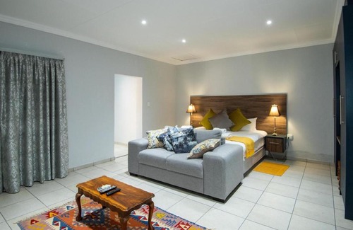 Bloemfontein House | Exceptional Luxor Manor: 4-Star Stay with Accessibility