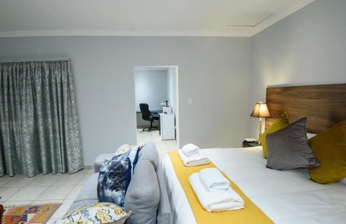 Bloemfontein House | Exceptional Luxor Manor: 4-Star Stay with Accessibility