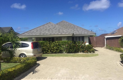 St. Ann's Bay House | Discover Luxor Villa: Ideal Spot Near Ocho Rios Attractions