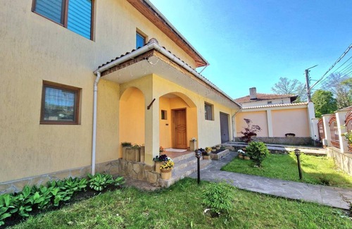 Razgrad House | Elegant Retreat in the Heart of Town with Private Pool
