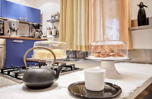 Historic Centre Apartment | Guest Rated 10/10: LuxRent Loft Lagrange with Spa & Dining