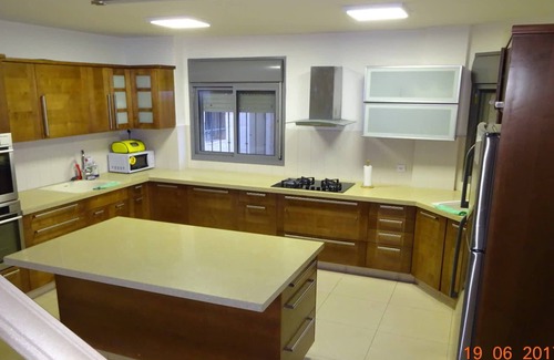 Beit Shemesh House | Elegant Five Bedroom Duplex: Pet Friendly & Breakfast Included