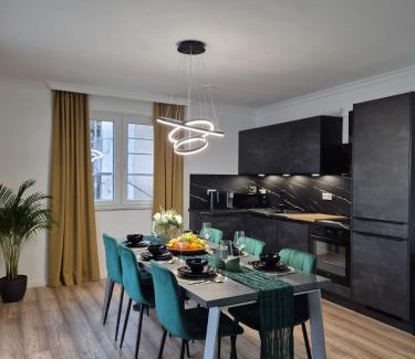 Dinslaken Apartment | Luxsuite Still und Komfort 1 Balkon Grill TV-75 Zoll