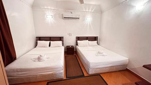 Pottuvil Division 2 Hotel | LUXTORI Arugambay - In-house guests are entitled to a 10 percent off at Cilantro Restaurant, Bloom Cafe, and Zeste Bar Lounge