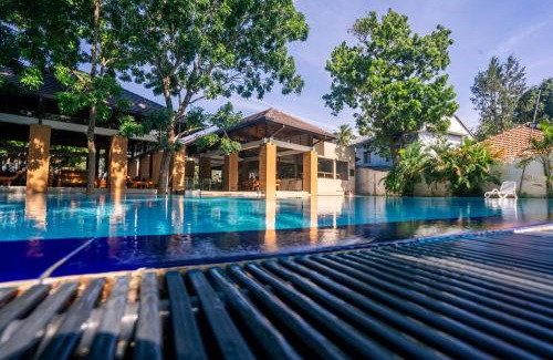 Pottuvil Division 2 Hotel | LUXTORI Arugambay - In-house guests are entitled to a 10 percent off at Cilantro Restaurant, Bloom Cafe, and Zeste Bar Lounge