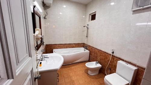 Pottuvil Division 2 Hotel | LUXTORI Arugambay - In-house guests are entitled to a 10 percent off at Cilantro Restaurant, Bloom Cafe, and Zeste Bar Lounge
