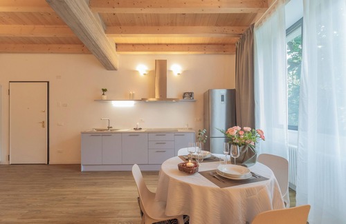 San Fermo della Battaglia Villa | Indulge in Villa Cardinal Ciceri's Premier Apartments