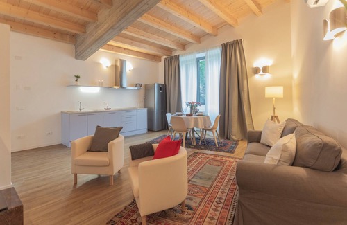 San Fermo della Battaglia Villa | Indulge in Villa Cardinal Ciceri's Premier Apartments
