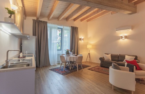 San Fermo della Battaglia Villa | Indulge in Villa Cardinal Ciceri's Premier Apartments