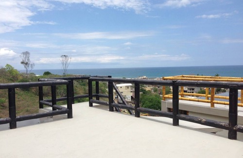Manglaralto Apartment | Elegant Apartment Retreat in Montañita with Spa Access