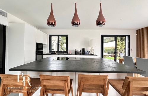 Rognac House | Elegant Villa with Heated Pool and Private Gym Retreat