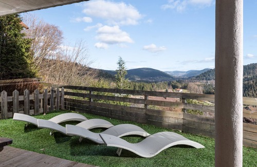 Le Tholy Ski Chalet | Scenic Chalet du Chanot with Mountain Views and Pet-Friendly