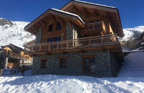 Le Bettaix Ski Chalet | Family-Friendly Chalet at Les Ménuires with Spa & Hot Tub