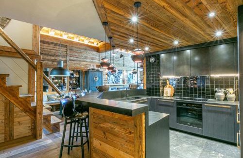 Val-d'Isere Apartment | Elegant Duplex with Jacuzzi & Hammam, Near Pistes and Shops