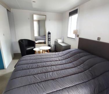 Pierrefeu-du-Var Other | Elegant Mobil-Home with Pool & Child-Friendly Amenities