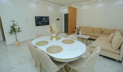Oran Apartment | Stylish T3 in Oran - Family-Friendly & Highly Rated 9.3