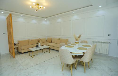 Oran Apartment | Stylish T3 in Oran - Family-Friendly & Highly Rated 9.3