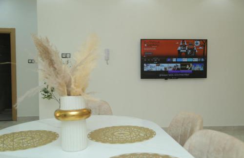 Oran Apartment | Stylish T3 in Oran - Family-Friendly & Highly Rated 9.3