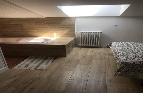 Sant Andreu de Llavaneres Apartment | Elegant Top Floor Marina Flat with Pool & Kitchen Amenities