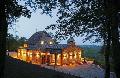 Les Eyzies House | Elegant Cottage with Pool & Breathtaking Countryside Views