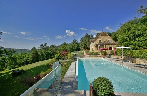 Les Eyzies House | Elegant Cottage with Pool & Breathtaking Countryside Views