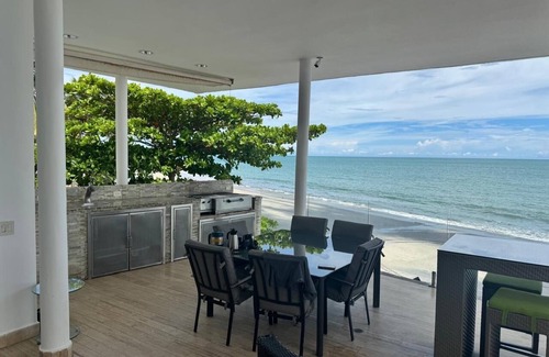 Playa Coronado House | Luxury Beach front 7-bedroom house with AC in Playa Coronado Panama