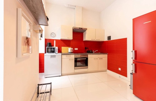 Hernals Apartment | Serene Cottage Retreat - Tranquil, Green & Close to City