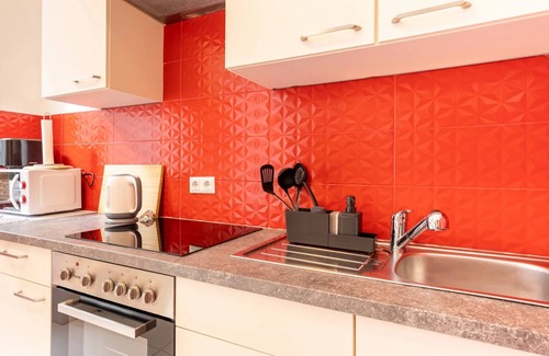 Hernals Apartment | Serene Cottage Retreat - Tranquil, Green & Close to City