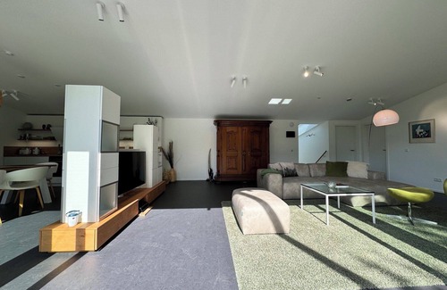 Radolfzell am Bodensee Apartment | Seeblick Deluxe: Scenic Getaway on Mettnau Peninsula