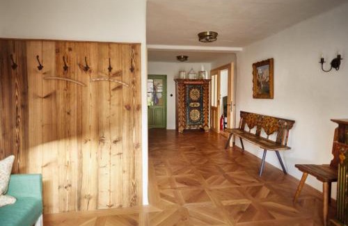Altaussee Ski Chalet | Charming Lakeview Farmhouse: 4-Star, Guest-Rated 10/10
