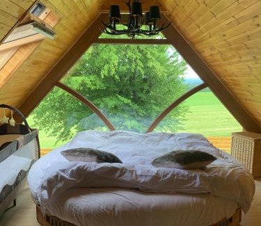 Oybin House | Elegant 4-Star Holiday Home with Spa & Pet-Friendly Options
