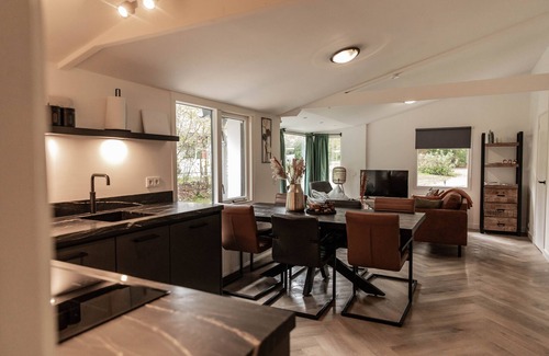 Exloo House | Cozy Retreat in the Woods for Family Getaways