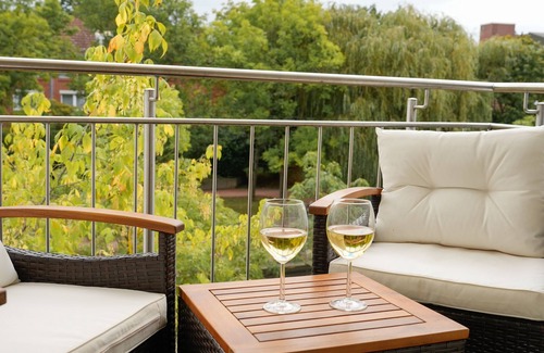 Doehren Apartment | Stylish Messe Apartment by the Water in Hannover