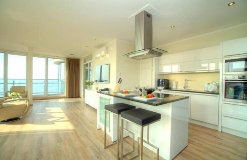 Muritz Apartment | Stunning Penthouse with Rooftop Terrace and Müritz Views