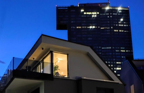 Kaisermuhlen Apartment | Elegant Penthouse with Views of UNO City and Kaiserwasser