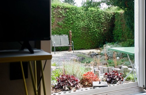 Burgheim Cabin | Luxuriöses Tiny House mit Herrlichem Gartenblick zum Entspannen