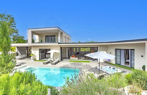 Saint-Clement-de-Riviere Villa | Elegant Villa with Ocean View & Private Pool on Estate