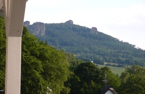 Elleringhausen House | Secluded Mountain Holiday House with Pool & Pet Friendly