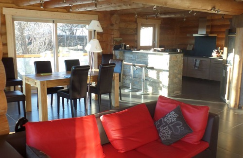 Font-Romeu-Odeillo-Via Ski Chalet | Stylish Log Chalet with Panoramic Views & Spa Amenities