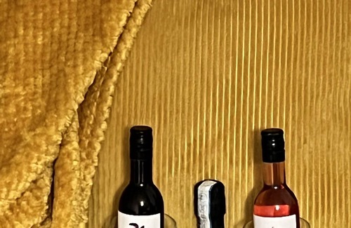 Brierley Hill Condo | Waterfront 1-Bedroom with Pet-Friendly Amenities