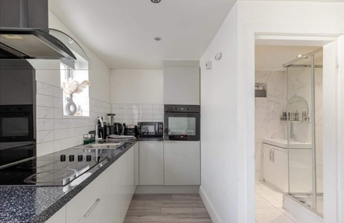 Singlewell Apartment | Ideal 1 Bed Apartment with Kitchen for Your Perfect Escape